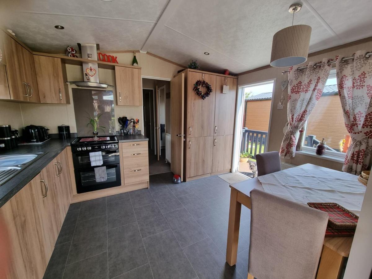 Kimadalyn Villa Forfar Exterior photo